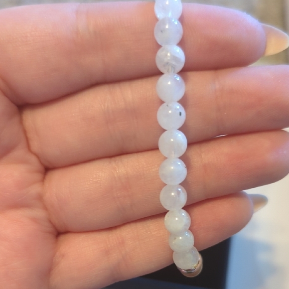 Elegant Beaded Bracelet - Picture 3 of 4